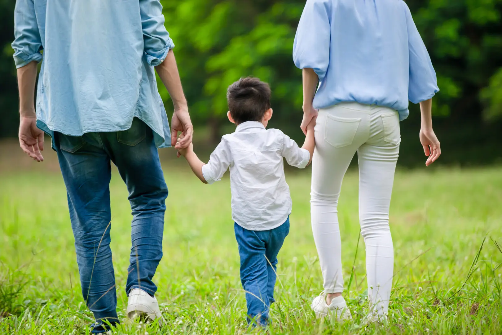 parents and child holding hands